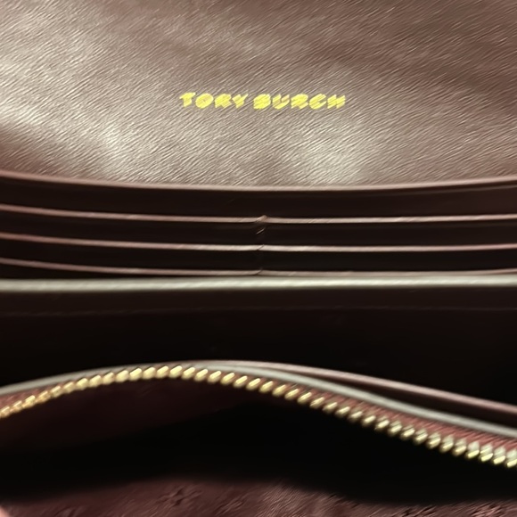 Tory Burch Emerson Embossed Lizard Chain Wallet - Picture 8 of 8